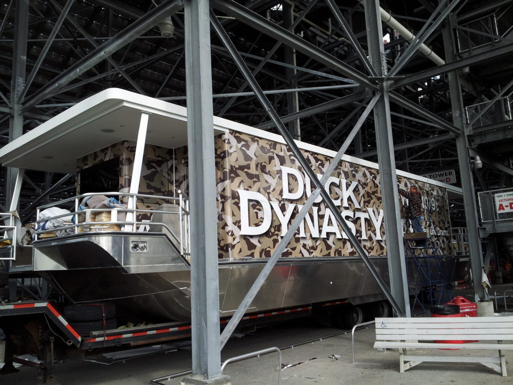 duck_dynasty_boat_vinyl_wrap
